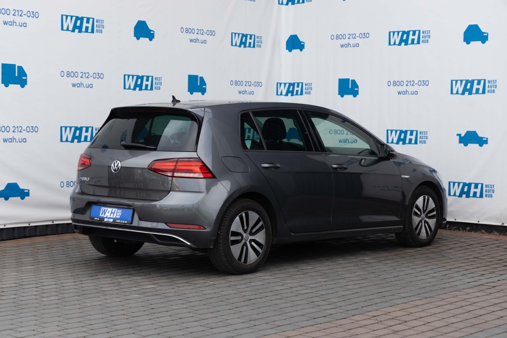 Volkswagen e-Golf 2018 фото Volkswagen e-Golf 2018 фото 5