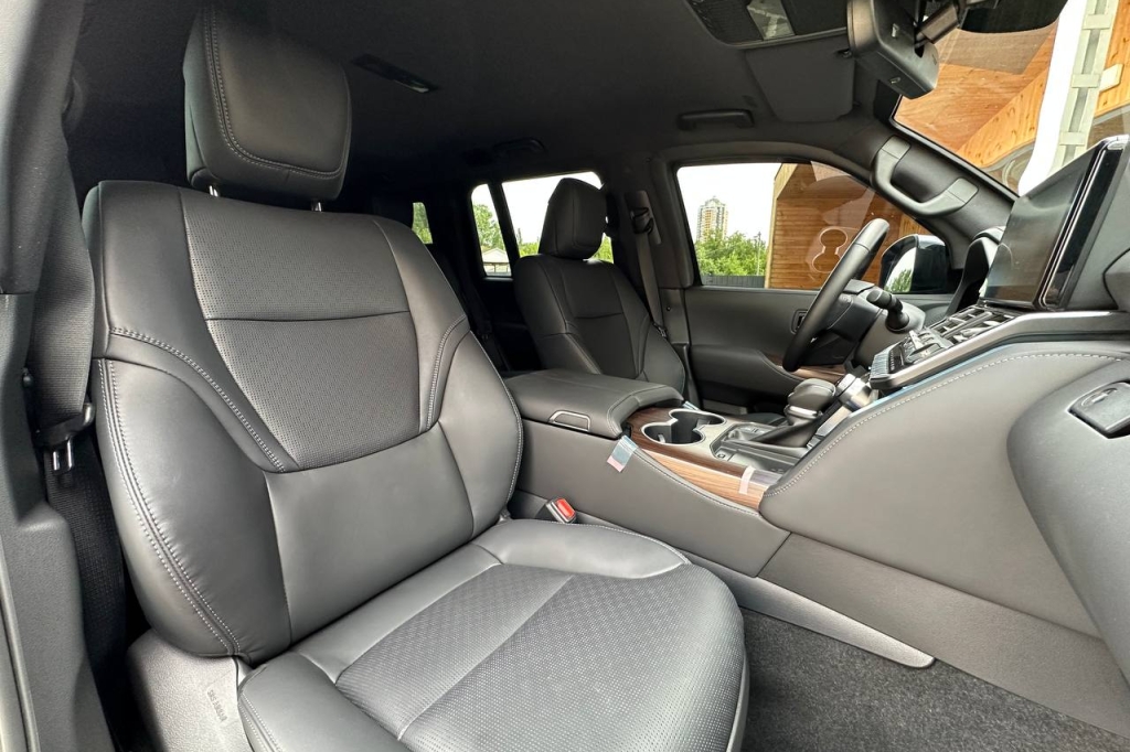 Toyota Land Cruiser 300 VX BR6 Armor 2022 фото Toyota Land Cruiser 300 VX BR6 Armor 2022 фото 13