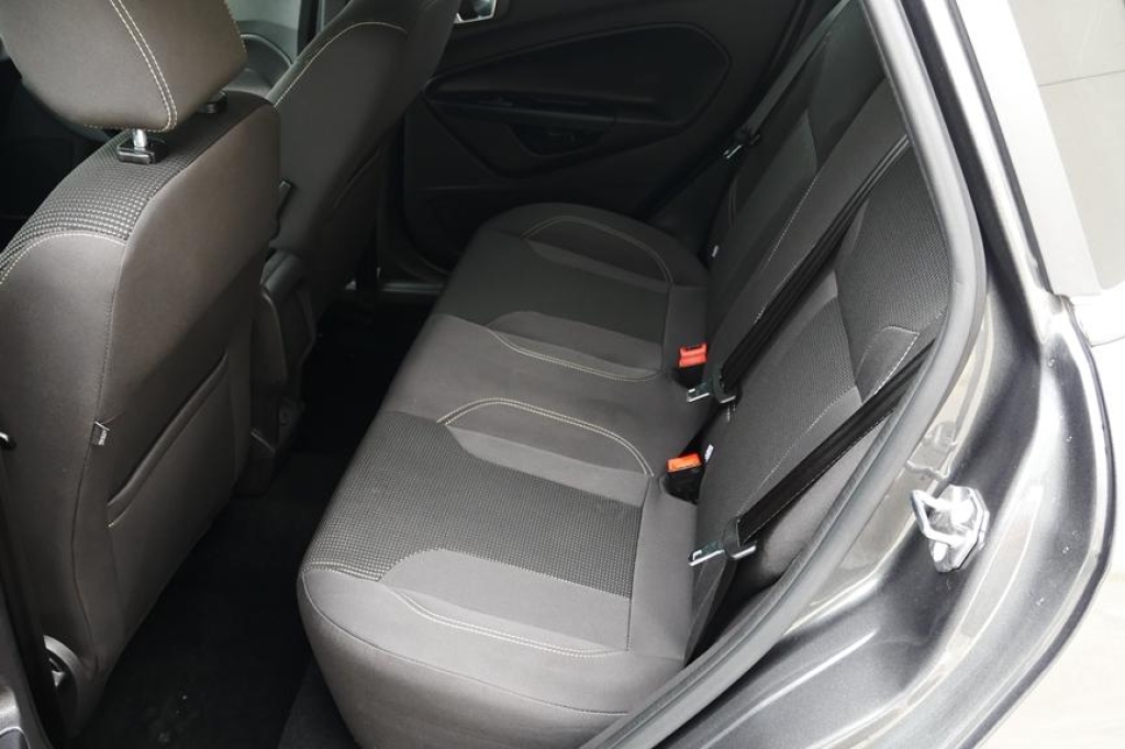 Ford Fiesta 2016 фото 6