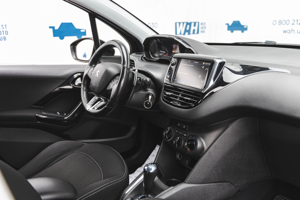 Peugeot 208 2017 photo 26