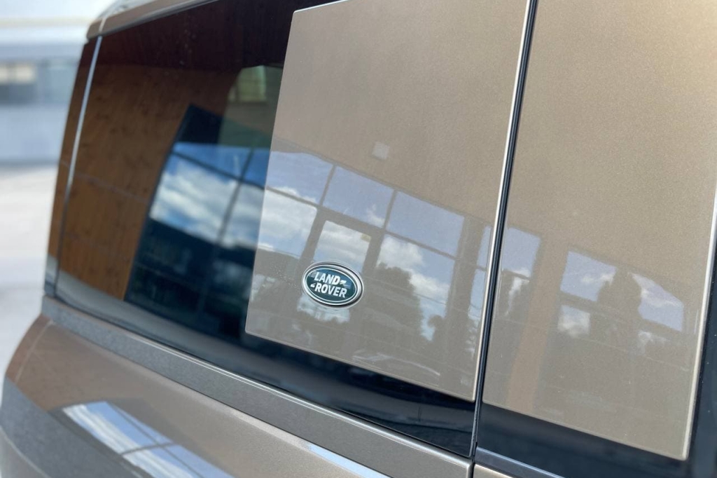 Land Rover Defender P300 XDynamic 2021 фото 24