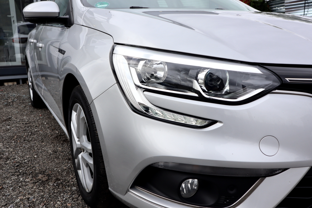 Renault Megane 2017 фото 9