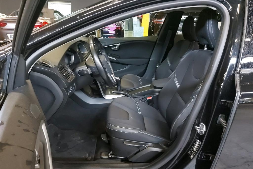 Volvo V40 2019 фото 5