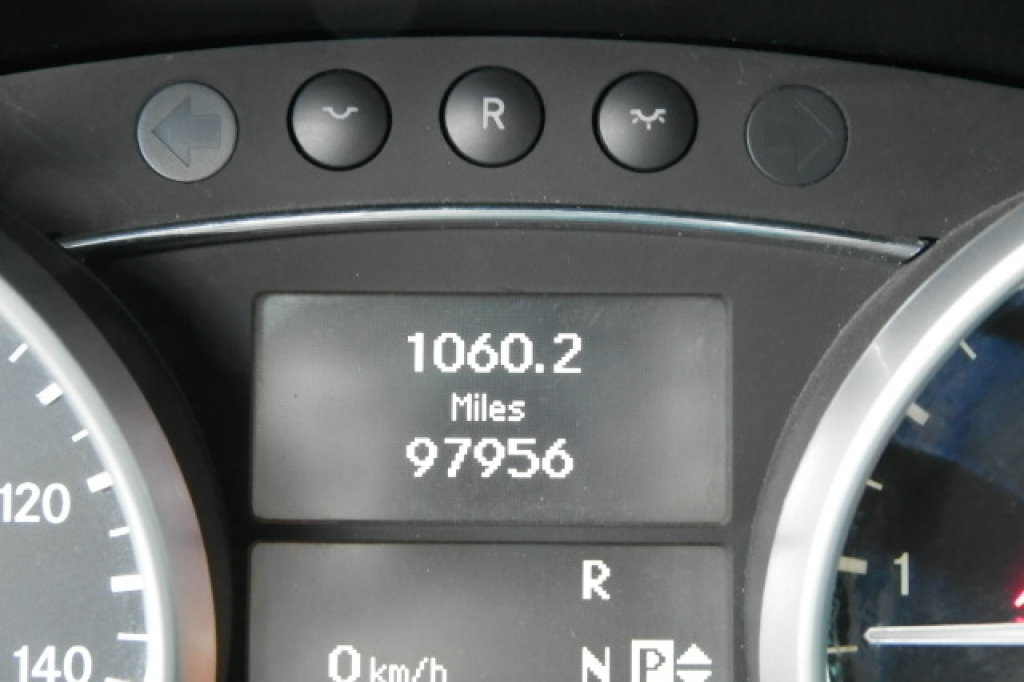 Mercedes-Benz GL 350 2011 photo 12