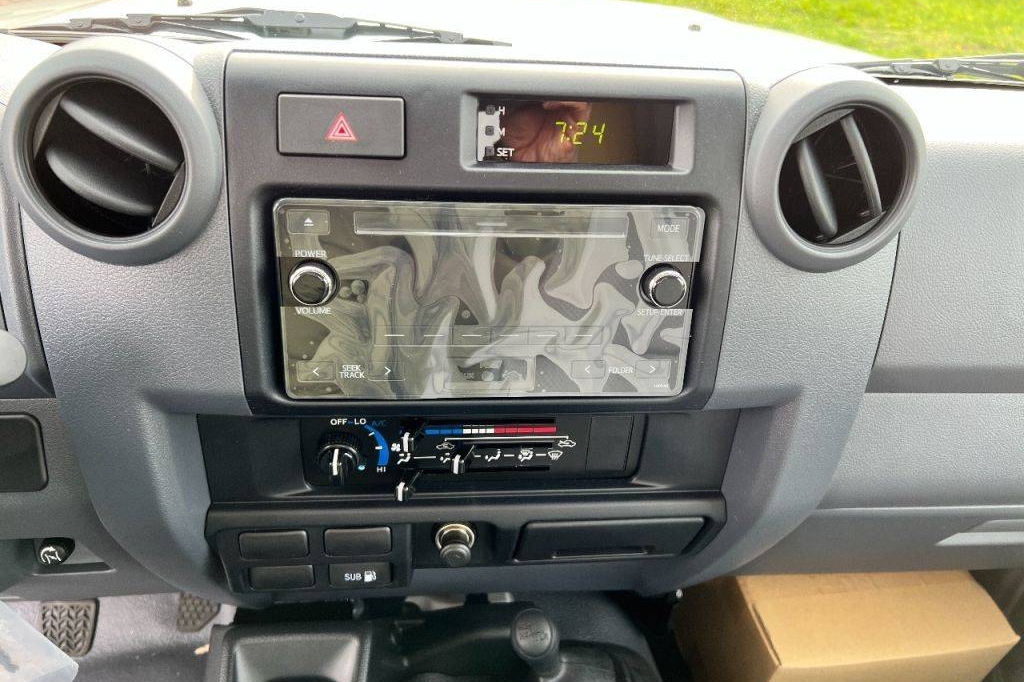 Toyota Land Cruiser 4x4 4.2D 2023 фото Toyota Land Cruiser 4x4 4.2D 2023 фото 9