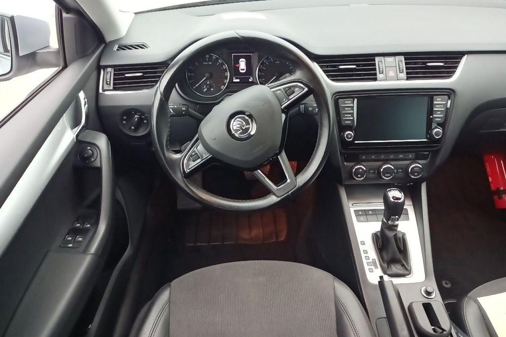 Skoda Octavia Combi 2016 фото 7