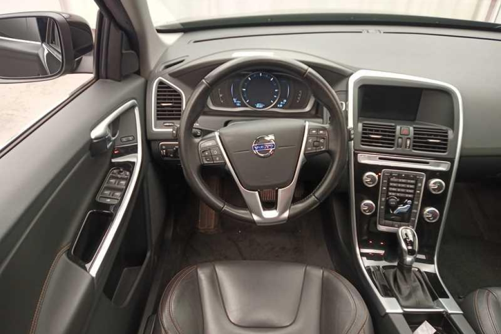 Volvo XC60 2017 фото 5