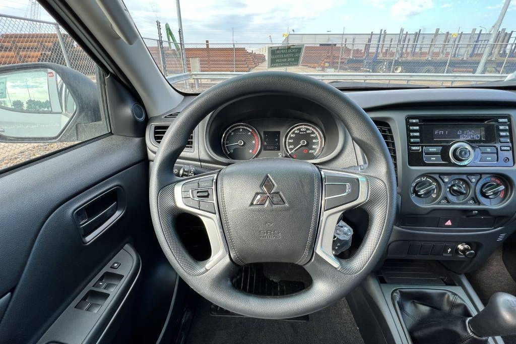 Mitsubishi L200 4x4 2.5D GLX Double Cab 2023 фото Mitsubishi L200 4x4 2.5D GLX Double Cab 2023 фото 9