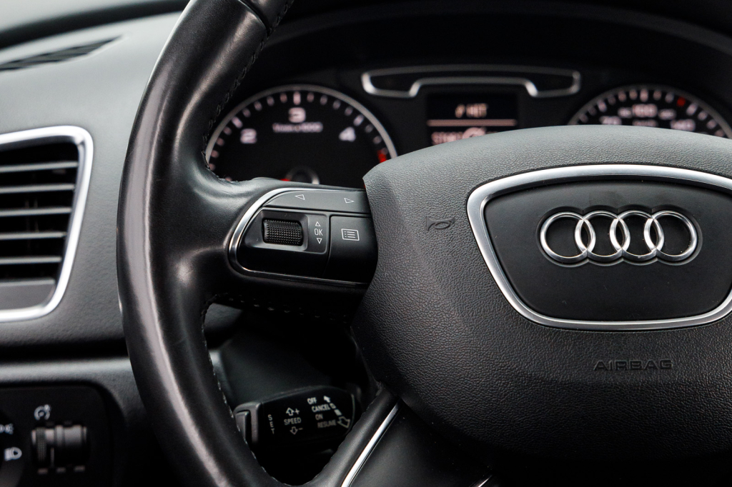 Audi Q3 2012 photo 24