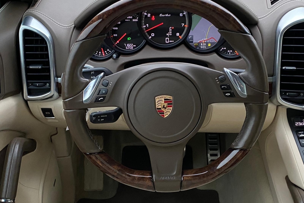 Porsche Cayenne Turbo 2016 photo 2
