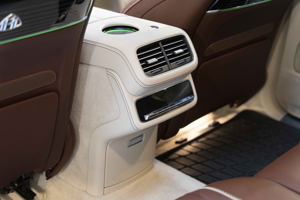 Mercedes-Benz Maybach GLS 600 2022 photo 40