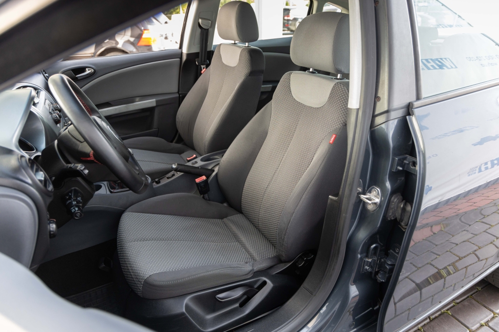 SEAT Leon 2006 фото 13