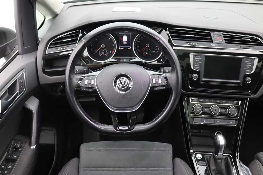 Volkswagen Touran 2017 photo 2