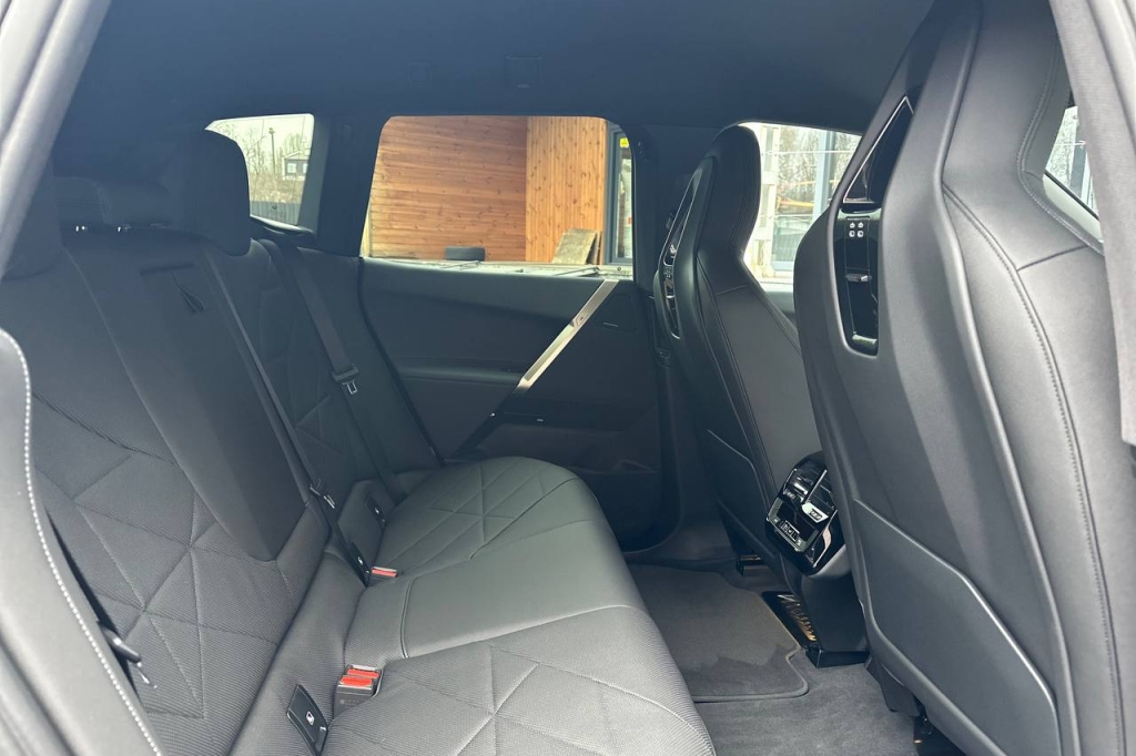 BMW iX xDrive40 2023 фото 16