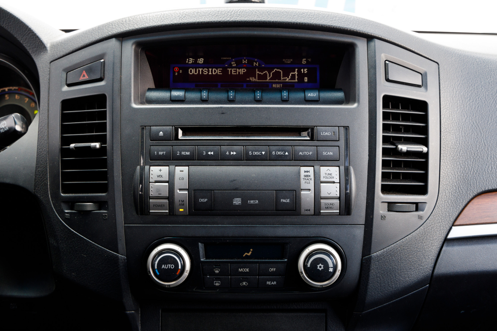 Mitsubishi Pajero GLS 2008 photo 9