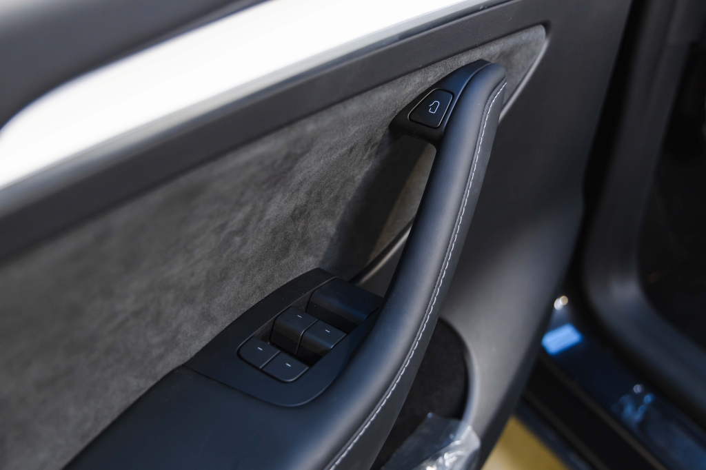 Tesla Model Y Long Range 2024 фото Tesla Model Y Long Range 2024 фото 18