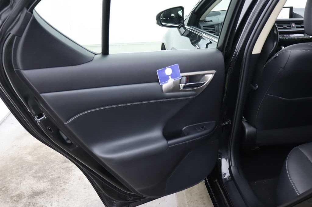 Lexus CT 2016 photo 14