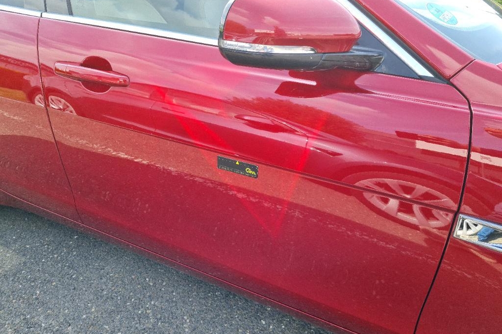 Jaguar XE 2016 photo 20