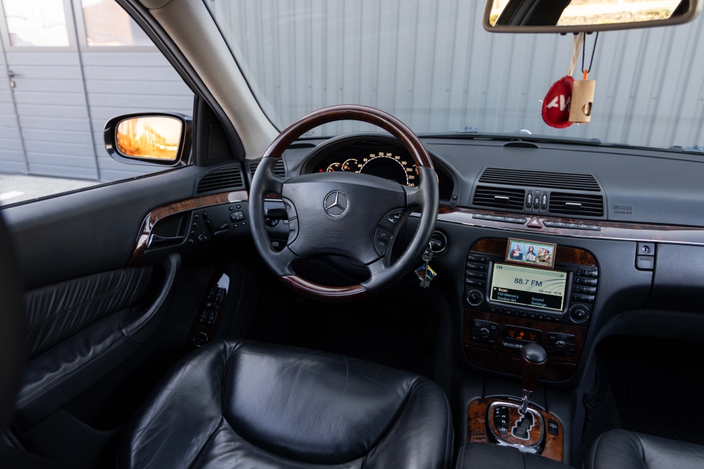 Mercedes-Benz S-Class S500L 2003 photo 24