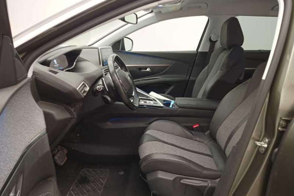 Peugeot 5008 2018 фото 6