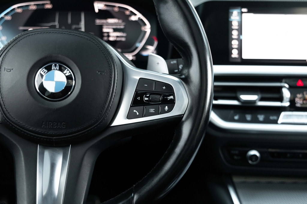 BMW 3 Series 320d 2019 фото BMW 3 Series 320d 2019 фото 18