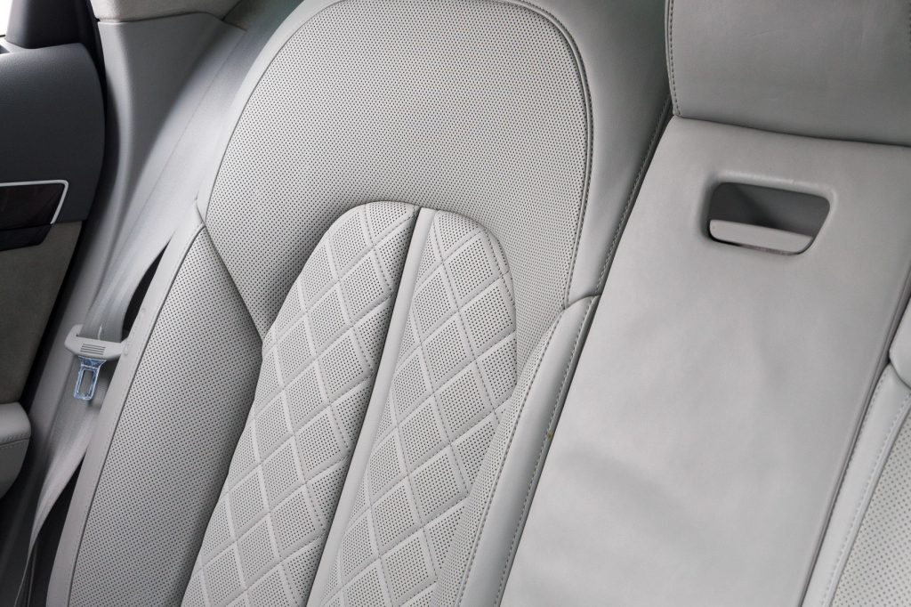 Audi A8 2014 photo 32