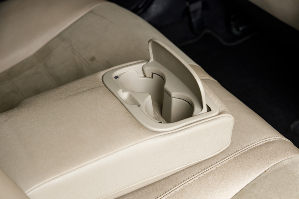 Toyota Avensis 2014 фото 28