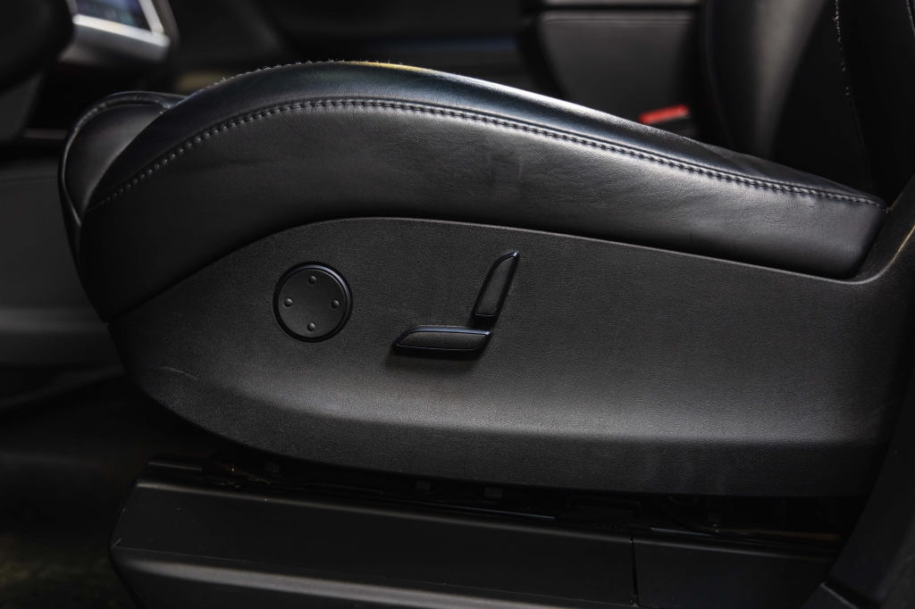 Tesla Model X 75D 2017 фото Tesla Model X 75D 2017 фото 17