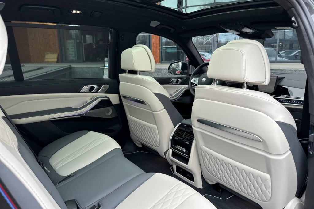 BMW-Alpina XB7 2022 фото 20