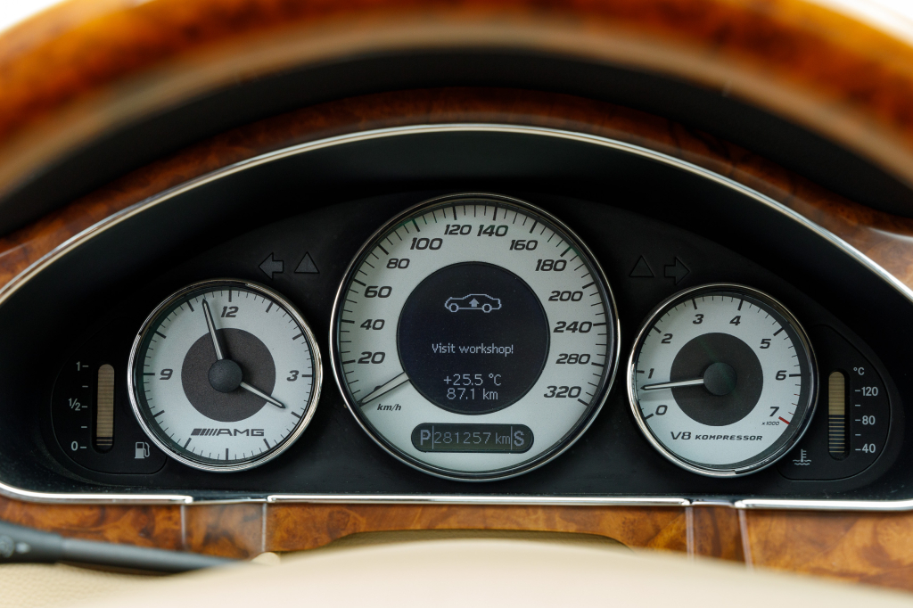 Mercedes-Benz CLS 500 2005 photo 15