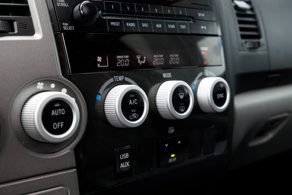 Toyota Sequoia SR5 2012 фото 25