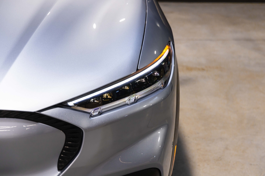 Ford Mustang Mach-E 2022 photo 2