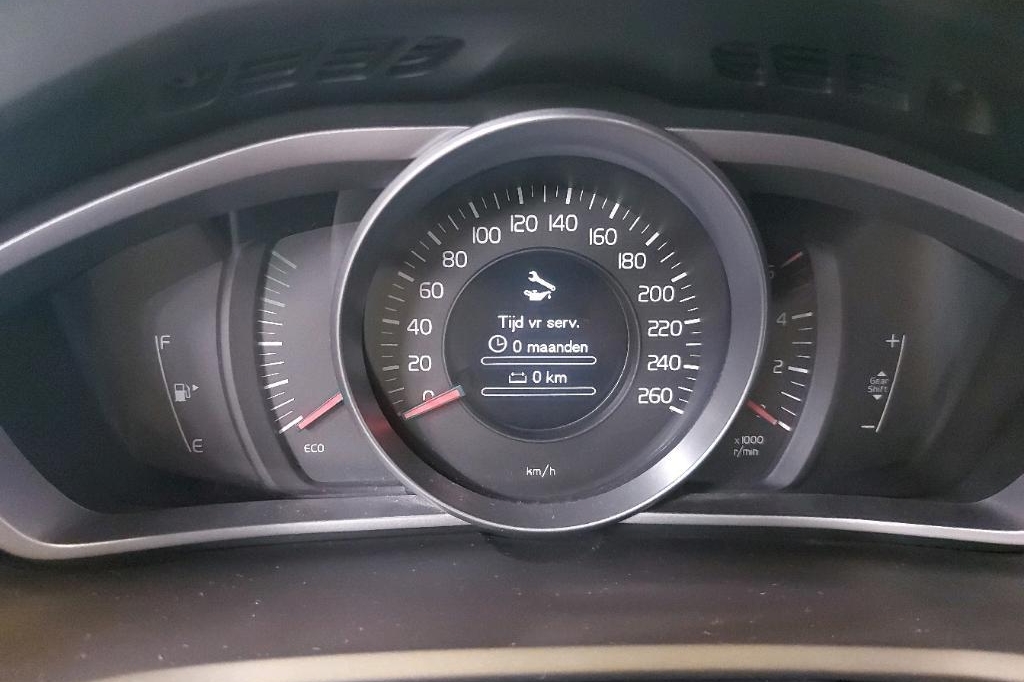 Volvo V40 2016 фото 13