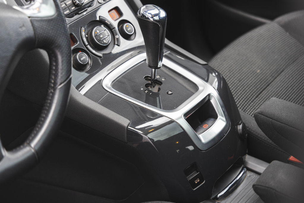 Peugeot 5008 2012 photo 18