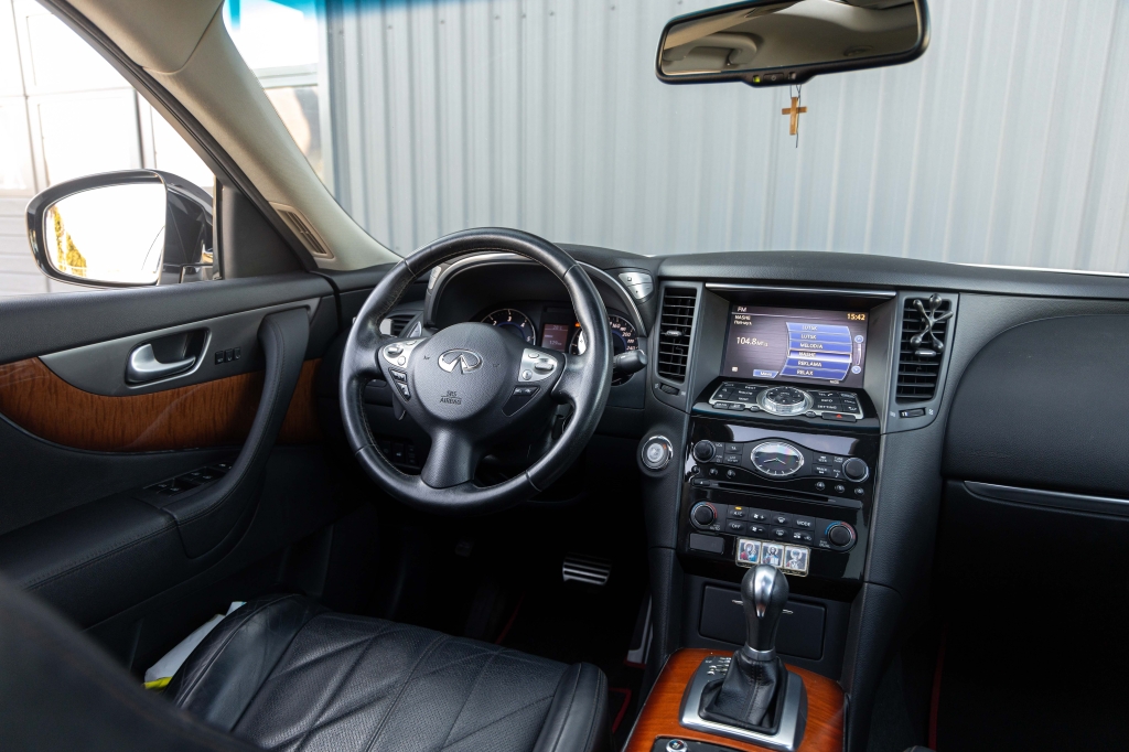 Infiniti QX70 2015 фото 28