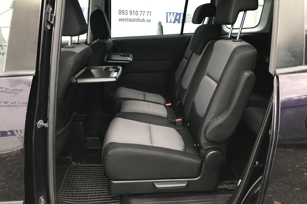Mazda 5 photo 14