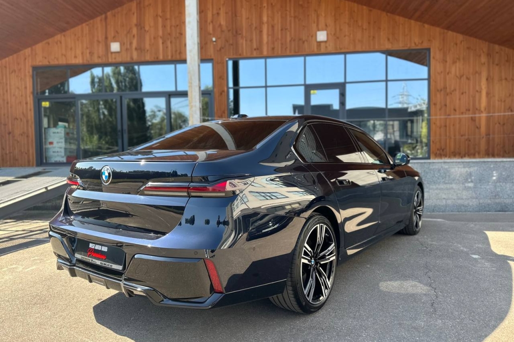 BMW 740 2023 photo 7