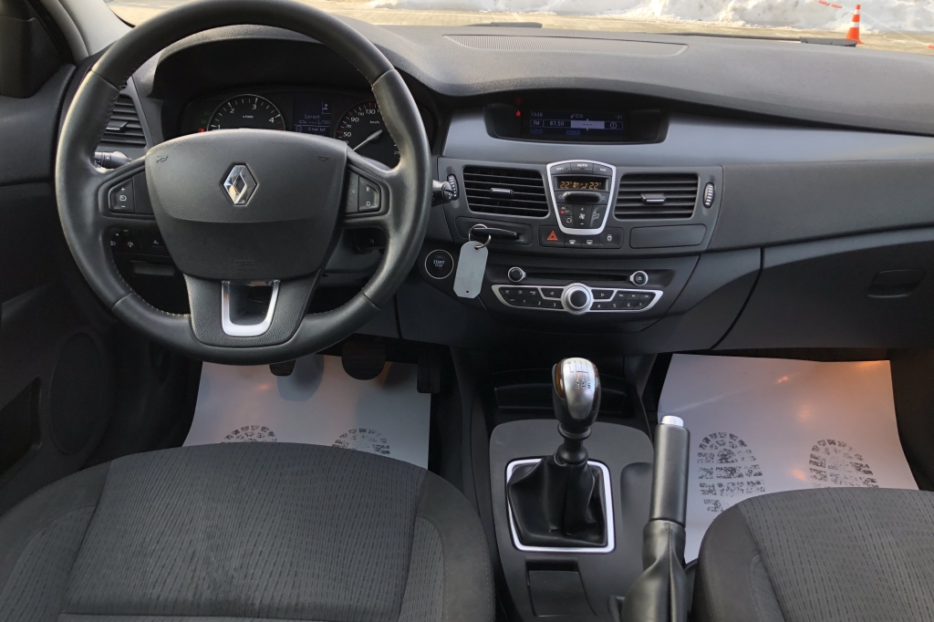 Renault Laguna фото 11