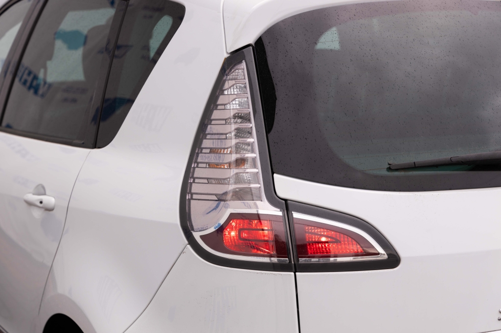 Renault Scenic 2015 фото 10