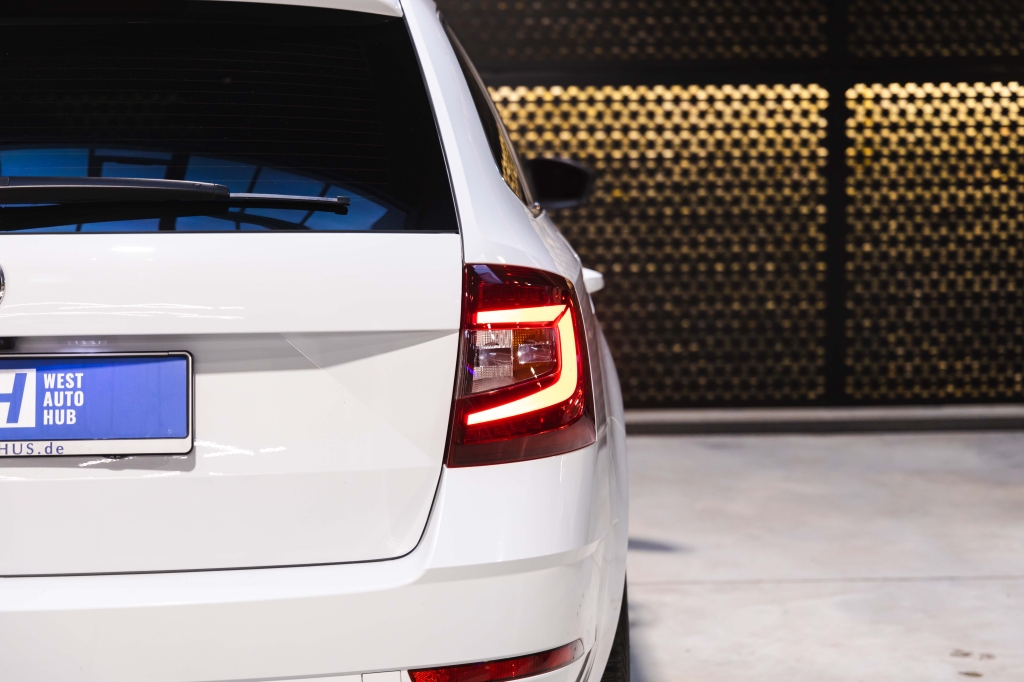 Skoda Octavia 2018 фото 10