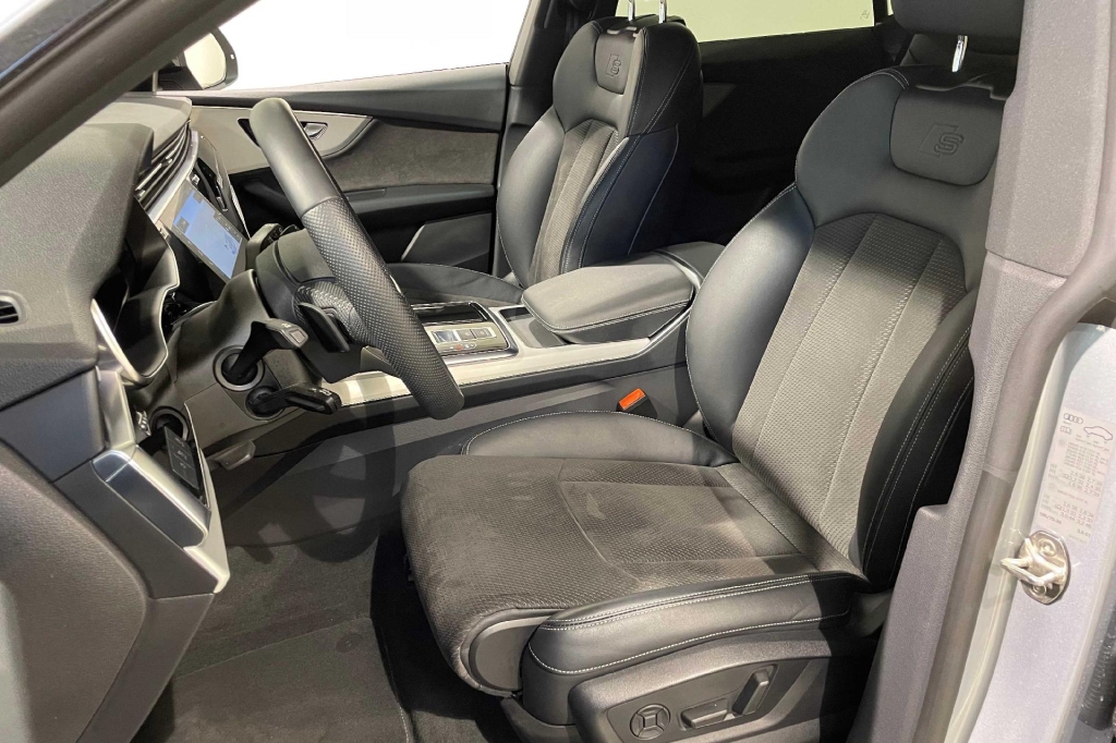 Audi Q8 2020 фото 8