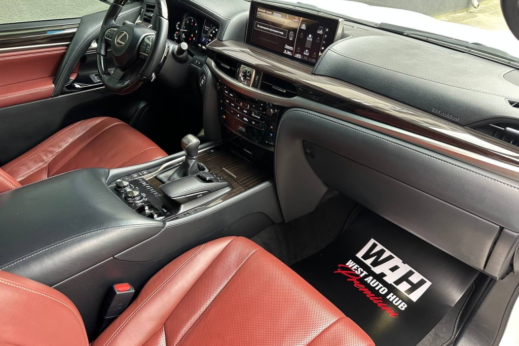 Lexus LX 450 2019 фото Lexus LX 450 2019 фото 13