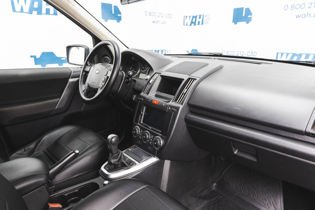 Land Rover Freelander 2010 photo 26