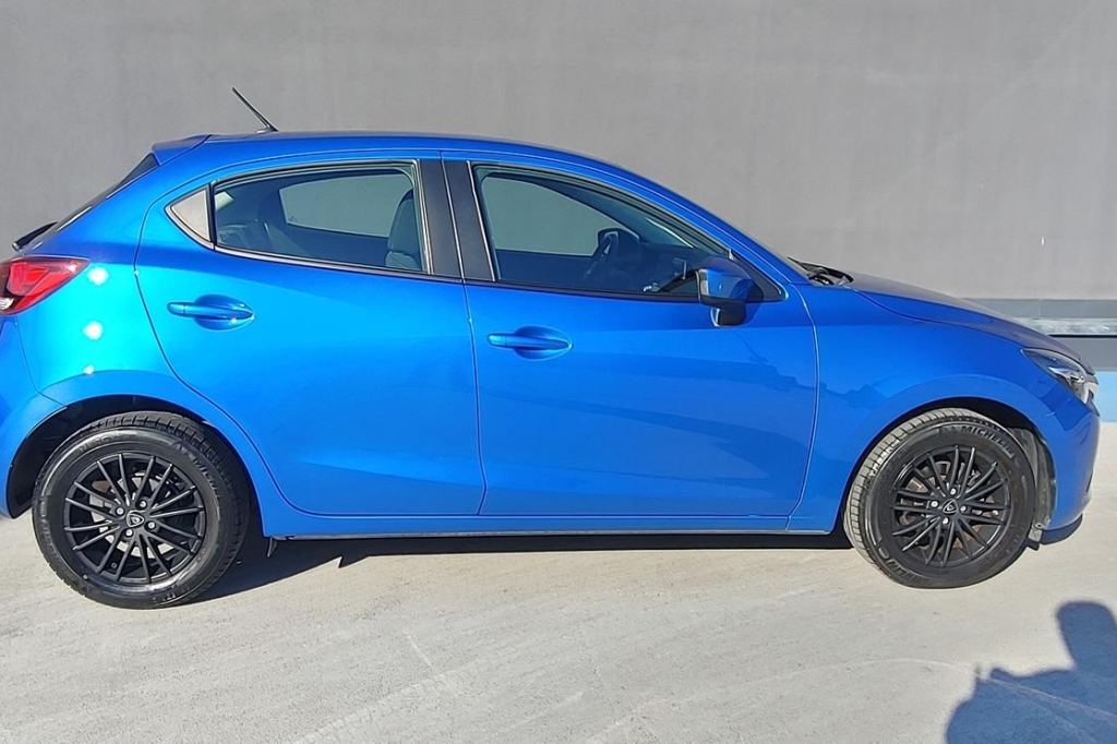 Mazda 2 2015 photo 4