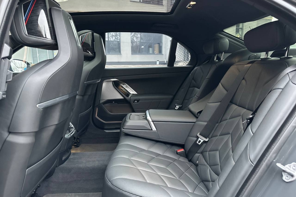 BMW i7 xDrive60 2023 фото 21