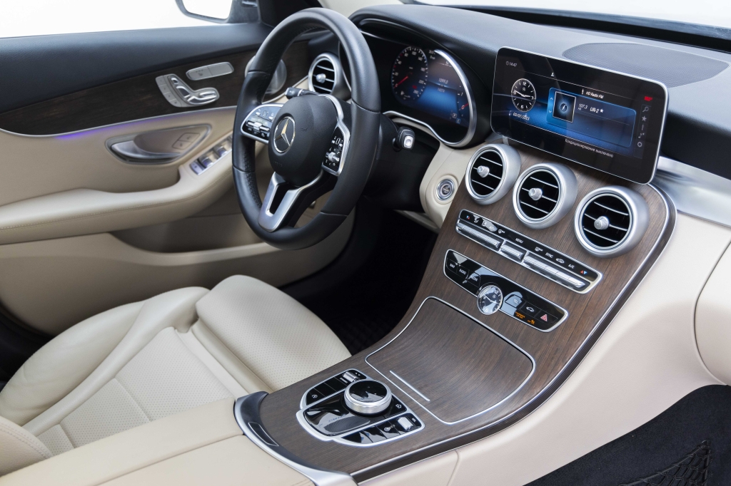 Mercedes-Benz C-Class C300 4Matic 2019 photo 33