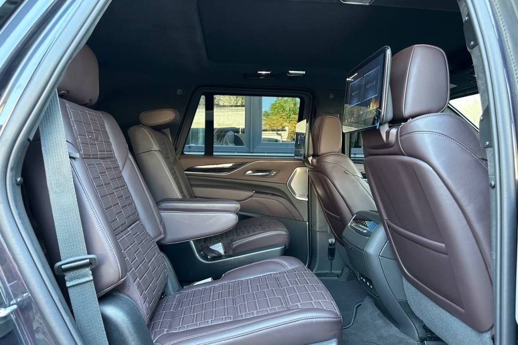Cadillac Escalade Platinum 4WD 2022 фото Cadillac Escalade Platinum 4WD 2022 фото 23