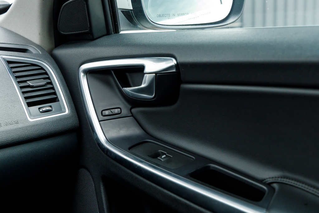 Volvo XC60 2015 фото 19