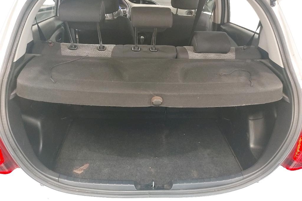 Toyota Yaris 2016 photo 18