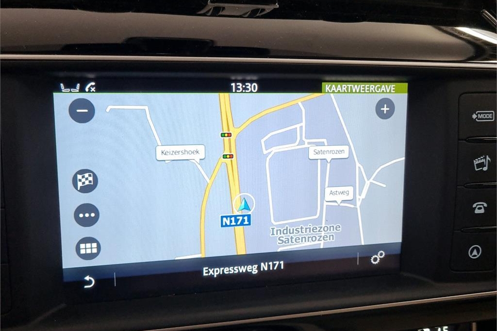 Jaguar XE 2016 photo 2